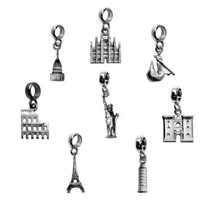 Può includere: Set di nove ciondoli in argento a forma di monumenti iconici di tutto il mondo, tra cui la Torre Eiffel, la Statua della Libertà e il Colosseo.
