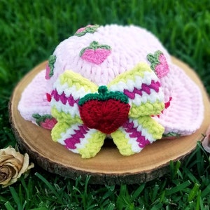 2000&#39;s Strawberry Shortcake and friends inspired, STRAWBERRY SHORTCAKE Crochet adult bucket hat, rave hat with strawberry appliques