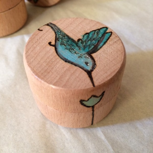 Hummingbird wooden mini pot, pyrography trinket box. Solid beech round small ring box.