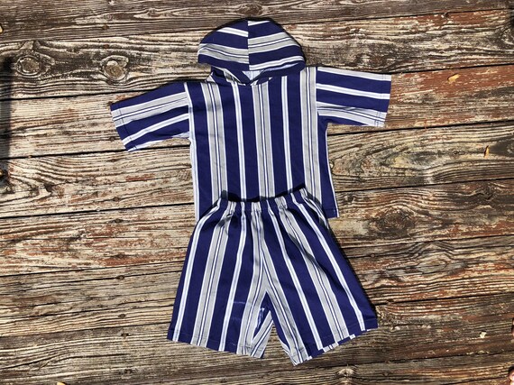 Vintage 90's two piece set shorts and hooded T-shi