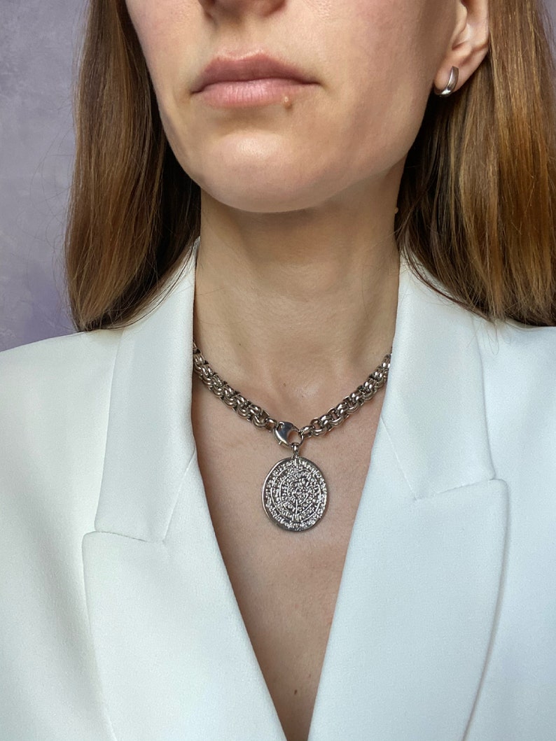 Massive necklace with pendant