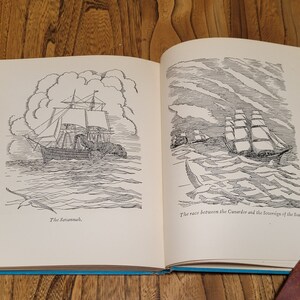 K&ouml;nnte beinhalten: Zwei Schwarzwei&szlig;illustrationen von Schiffen auf See. Das erste Bild zeigt ein Schiff namens "The Savannah" mit einer gro&szlig;en Wolke dar&uuml;ber. Das zweite Bild zeigt ein Schiff namens "The race between the Comander and the Sovereign of the Seas."