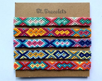 Set of 5 friendship bracelets same pattern different colors