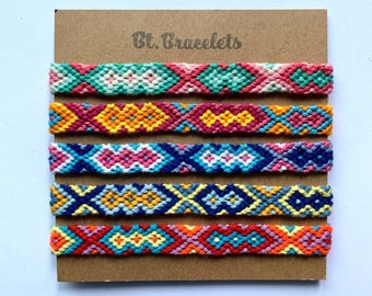 Conjunto de 5 friendshipbracelets mismo patrón diferentes colores