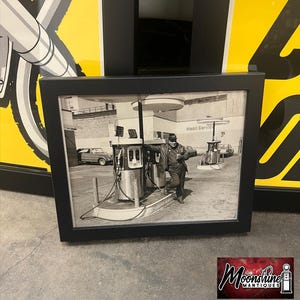 Vtg. Original 1970&#39;s MOBIL SERVICE STATION w/ Gas Pumps Framed Photo