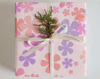 Vellen inpakpapier met bloemen