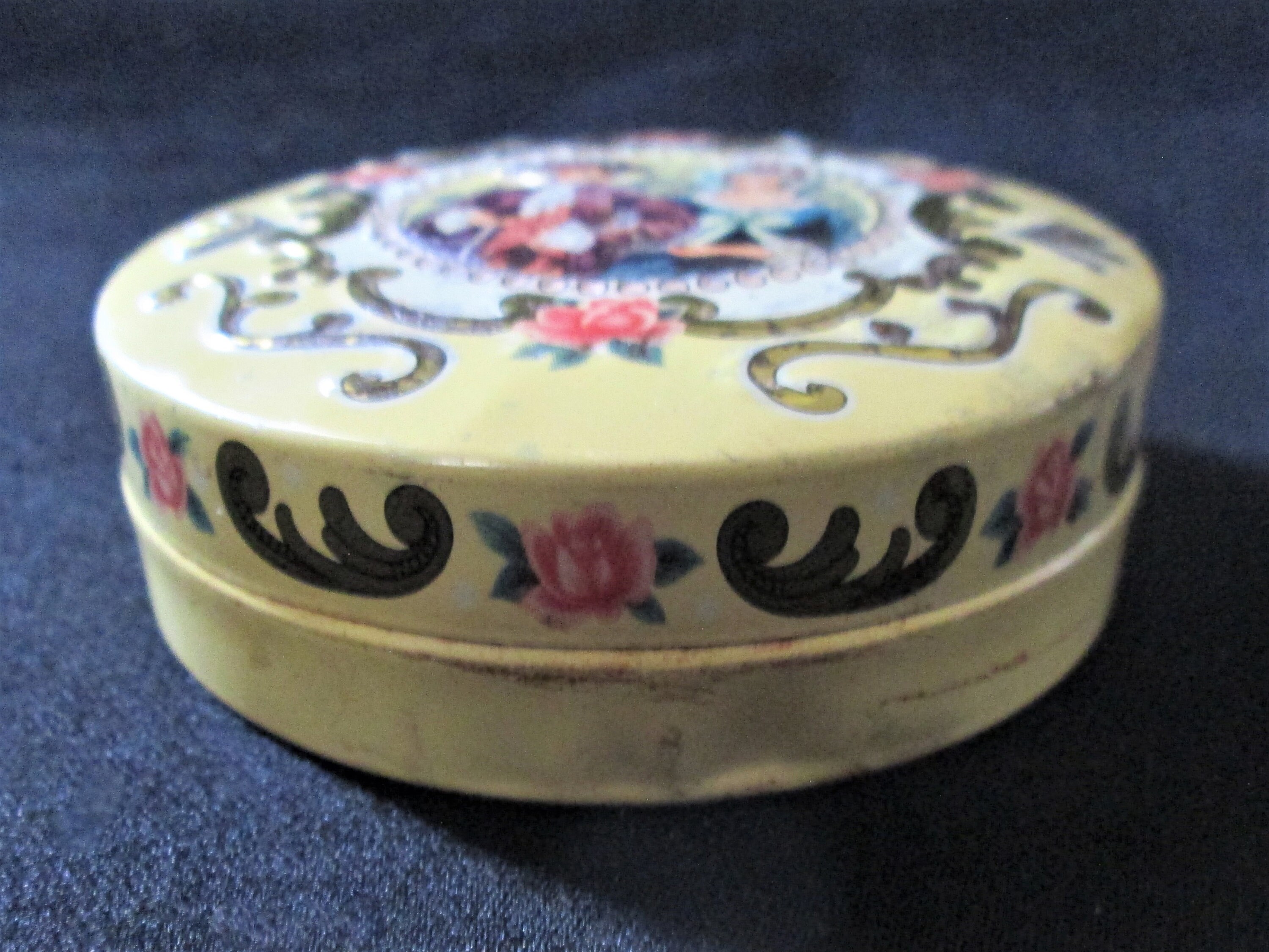 Miniatura Tin Inglés En relieve 1950s Etsy