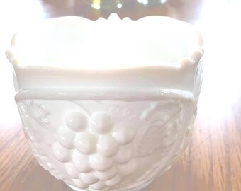 1 GRAPES JAR - Milk Glass - Vintage