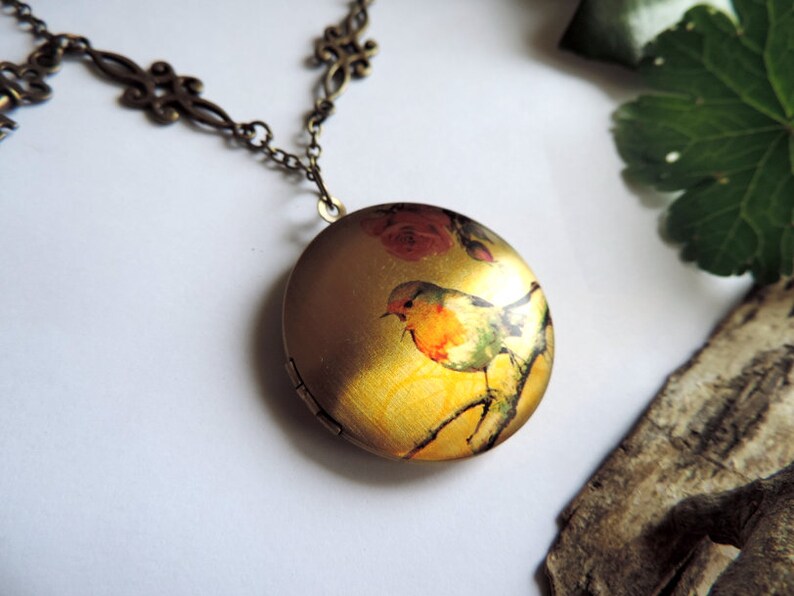 key. Pink-throated bird-slit case necklace bronze interlacing