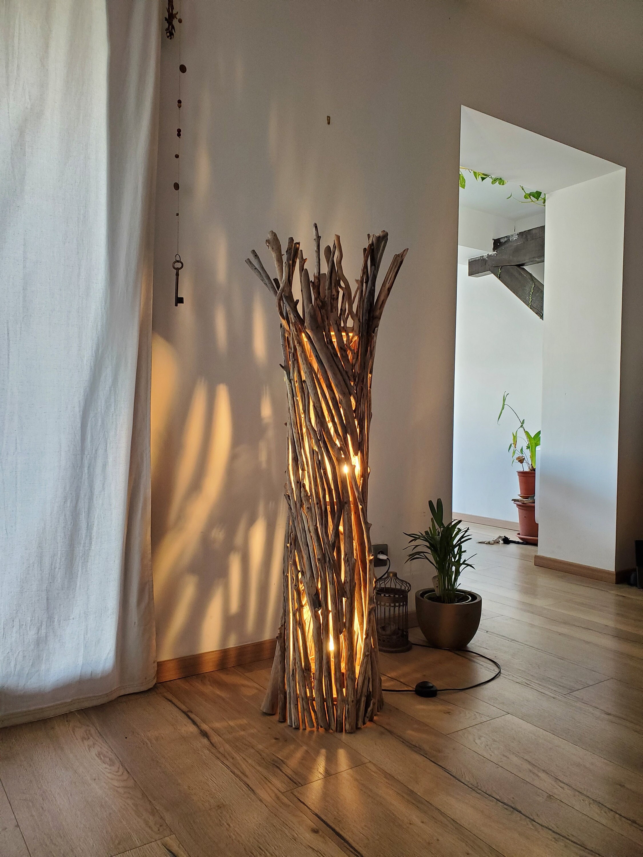 Lampadaire de Salon en Bois Flotté Rustique Modèle Unique Thème Nature