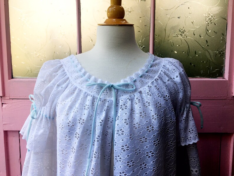 Intime of California Vintage White eyelet and teal trimmed Dressing Gown