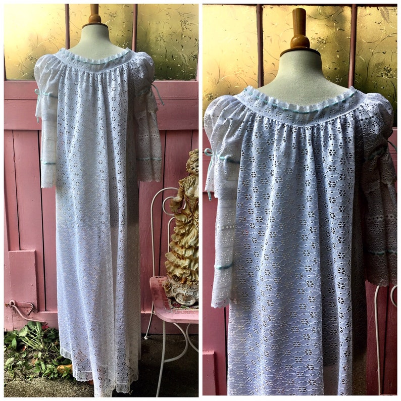Intime of California Vintage White eyelet and teal trimmed Dressing Gown