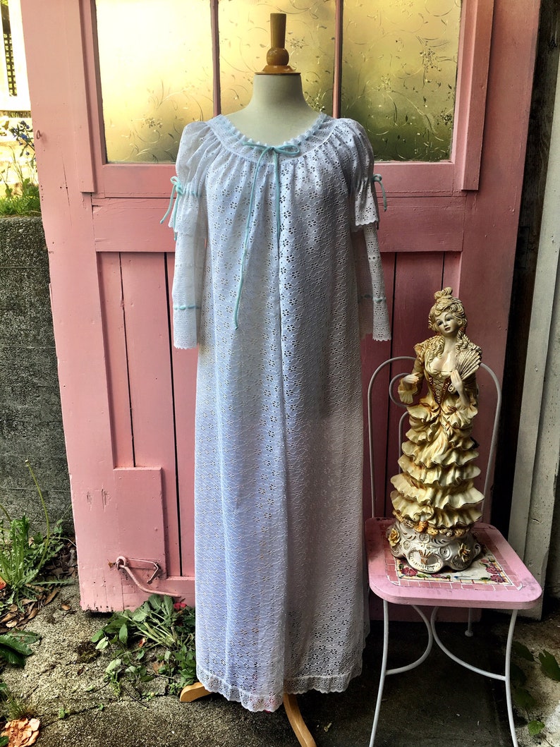 Intime of California Vintage White eyelet and teal trimmed Dressing Gown