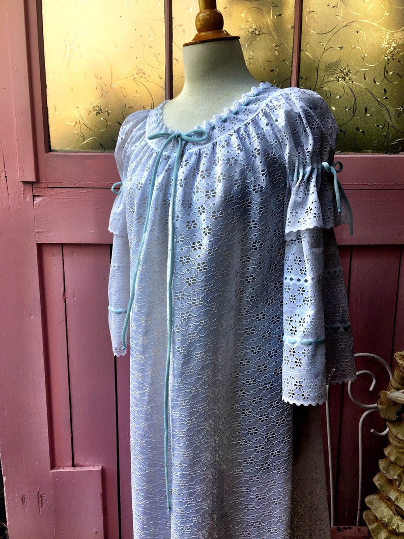 Intime of California Vintage White eyelet and teal trimmed Dressing Gown