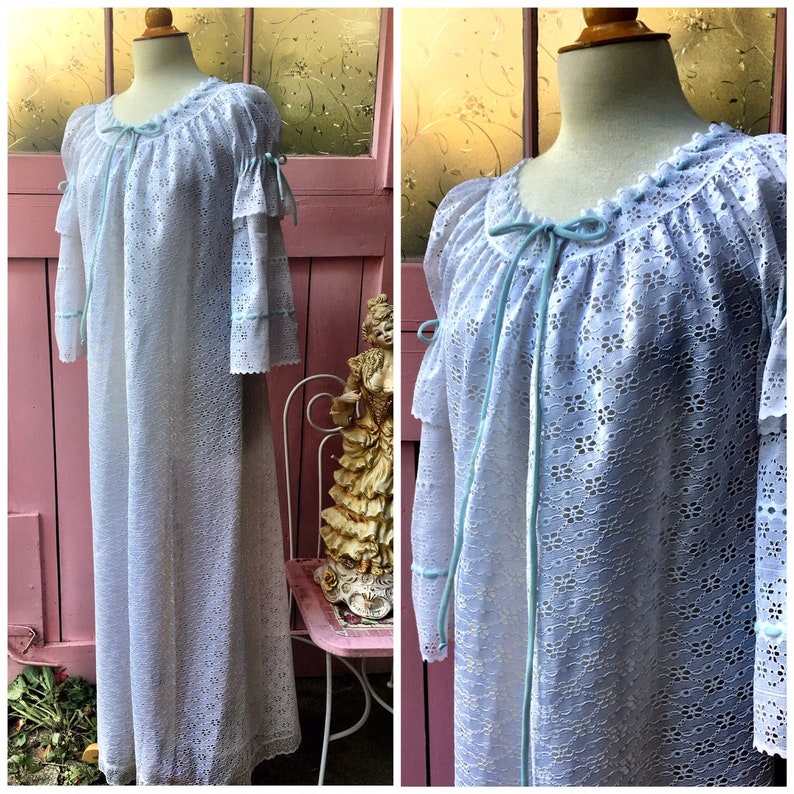 Intime of California Vintage White eyelet and teal trimmed Dressing Gown