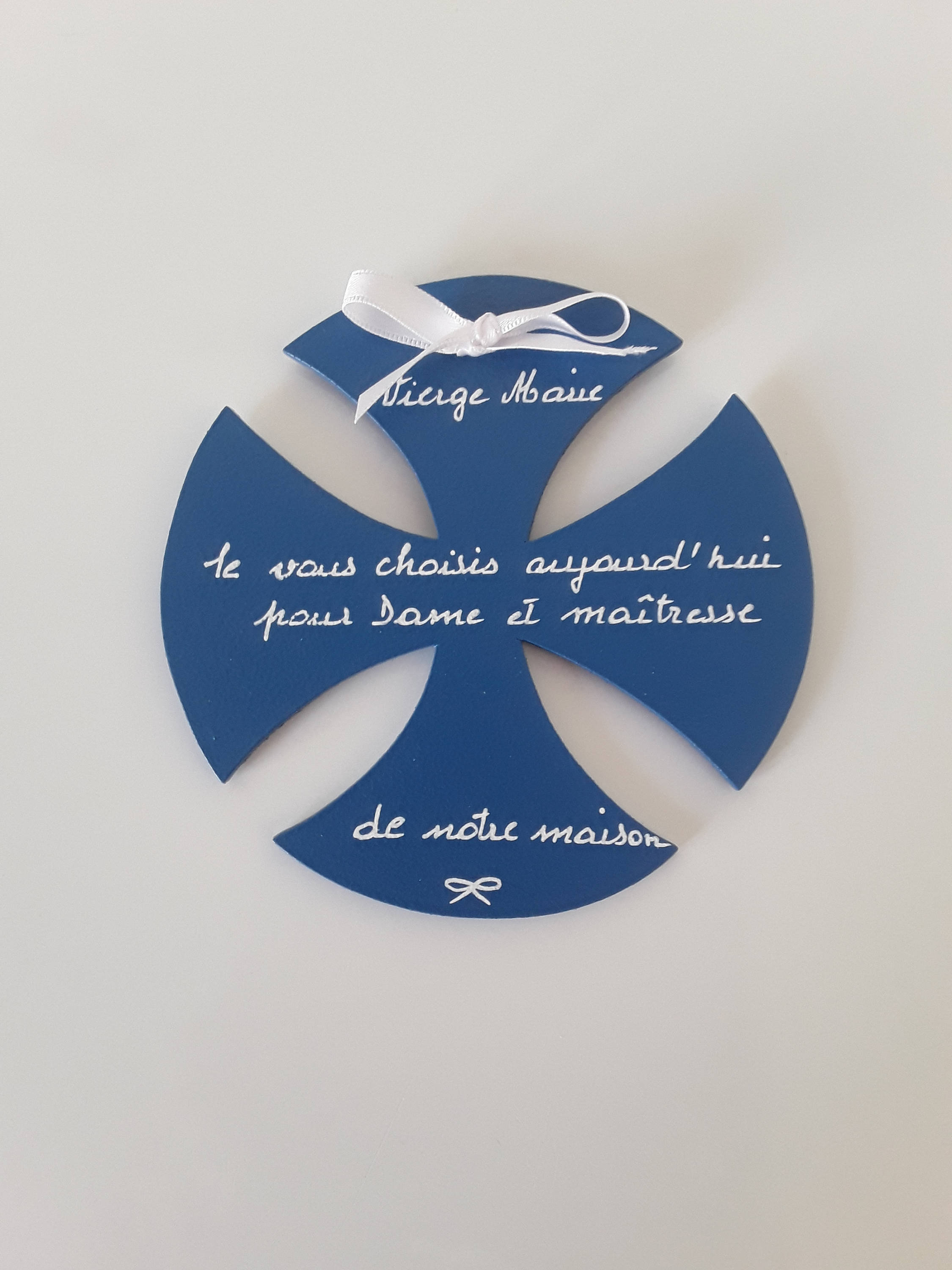 Croix Ronde Taillée Dans Du Médium 3 mm