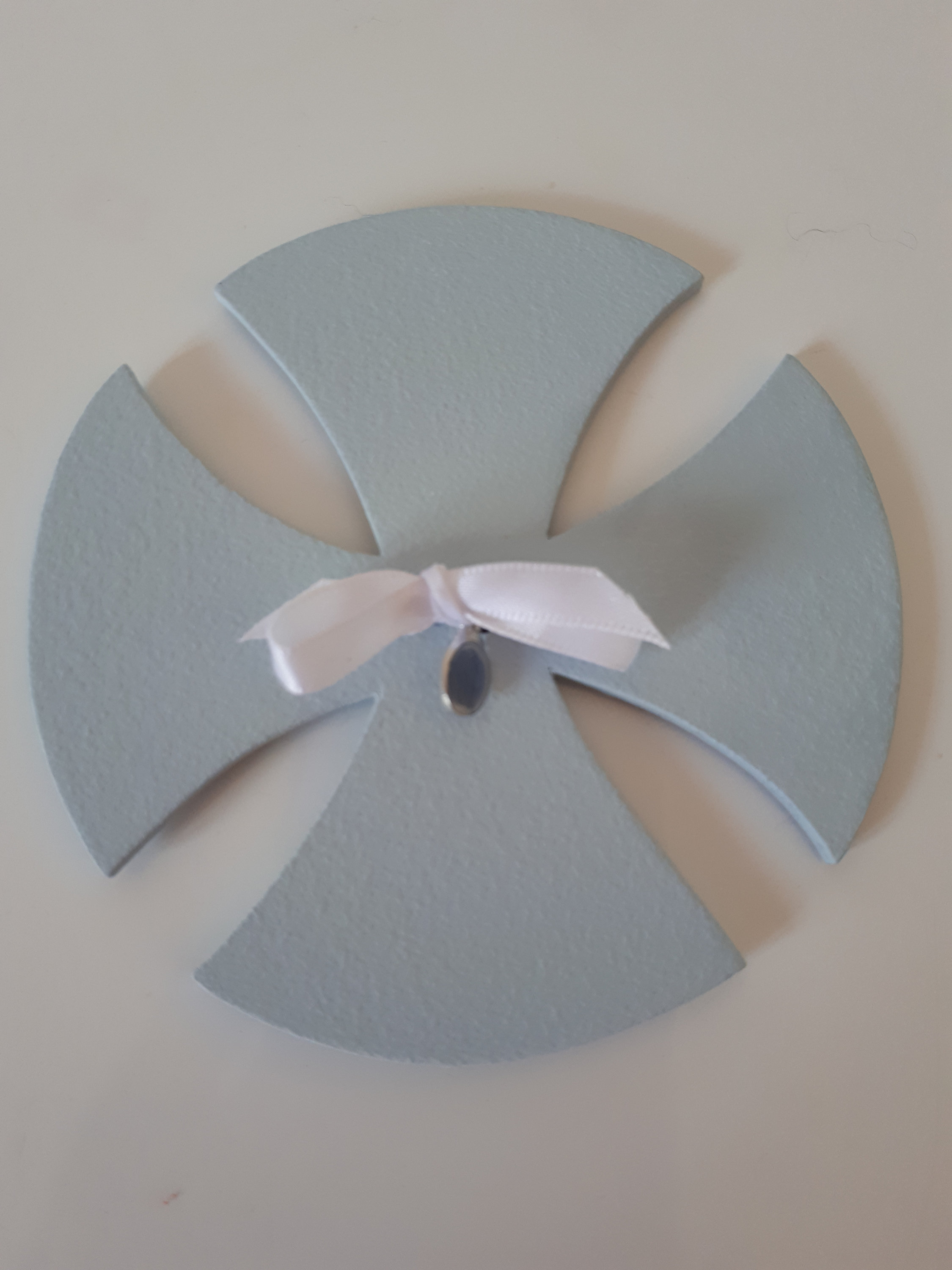 Croix Ronde sur Laquelle Est Fixee Une Mini Médaille Miraculeuse.