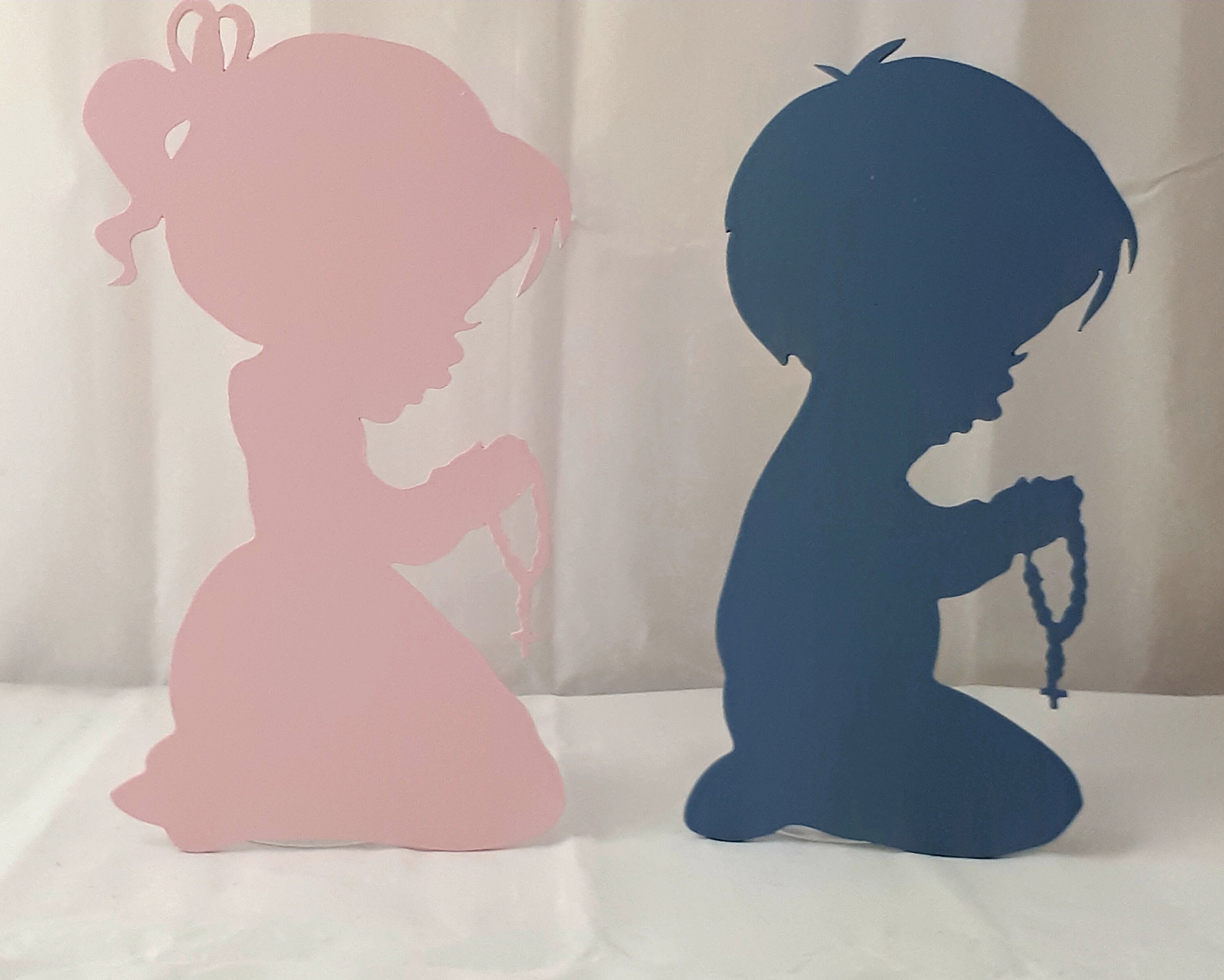 Silhouette d'un Enfant en Prière