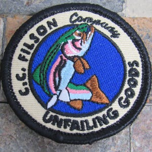 ¡Parche bordado ovalado pequeño de pesca Filson Unfailing Goods! imagen 2