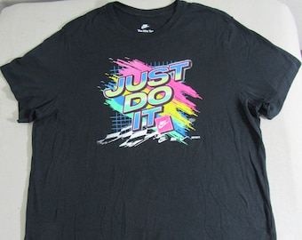 T-shirt de sport rétro coloré « Just Do It » pour homme Nike, noir à motif graphique !