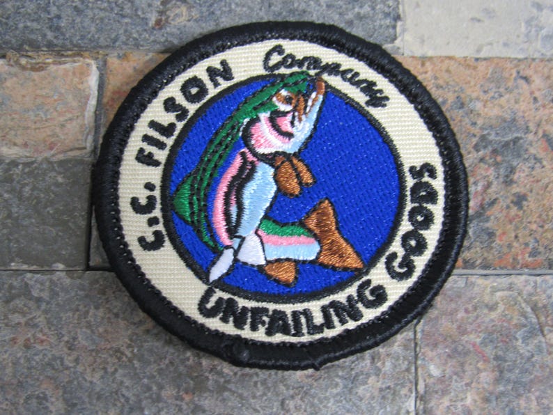 ¡Parche bordado ovalado pequeño de pesca Filson Unfailing Goods! imagen 1