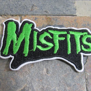 ¡Parche bordado para planchar en verde y negro de Misfits Rock Band!