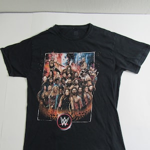 Le t-shirt d&#39;événement WWE Wrestling pour hommes s&#39;adapte à la taille Small !