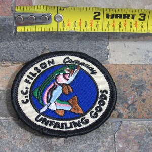 ¡Parche bordado ovalado pequeño de pesca Filson Unfailing Goods! imagen 4