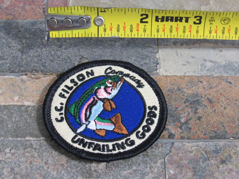 ¡Parche bordado ovalado pequeño de pesca Filson Unfailing Goods! imagen 4