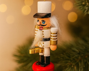 Adorno navideño divertido de cascanueces con forma de pene