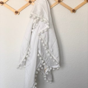 Soft Idea Swaddle Blanket with Pom Pom Edge (3 Colors)