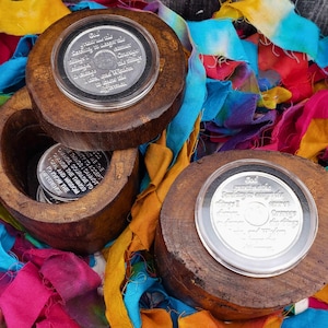 Hand Carved Rustic Alcoholics Anonymous AA Chip Holder with Serenity Prayer Coin and Unique Swivel Lid Design