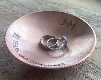 Personalized 7th Anniversary Copper Ring Dish Holder Gift for Wife or Husband / 22nd Anniversary Gift for Men, Women or Couple - 4" Round