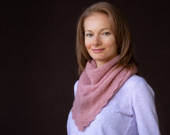 Powder Pink Triangle Neck Scarf, Hand Knit Little Shawl, Small Neck Warmer, Alpaca Neck Wrap, Wool Scarf, Hand Knitted Cozy shawl, Handknit