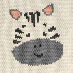 Peut inclure: Un tissu blanc tricoté avec un motif de tête de zèbre gris et noir. Le zèbre a des oreilles roses et une bouche souriante.