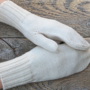 Womens knit Mittens - color ivory white - Medium Size - merino wool - ready to ship