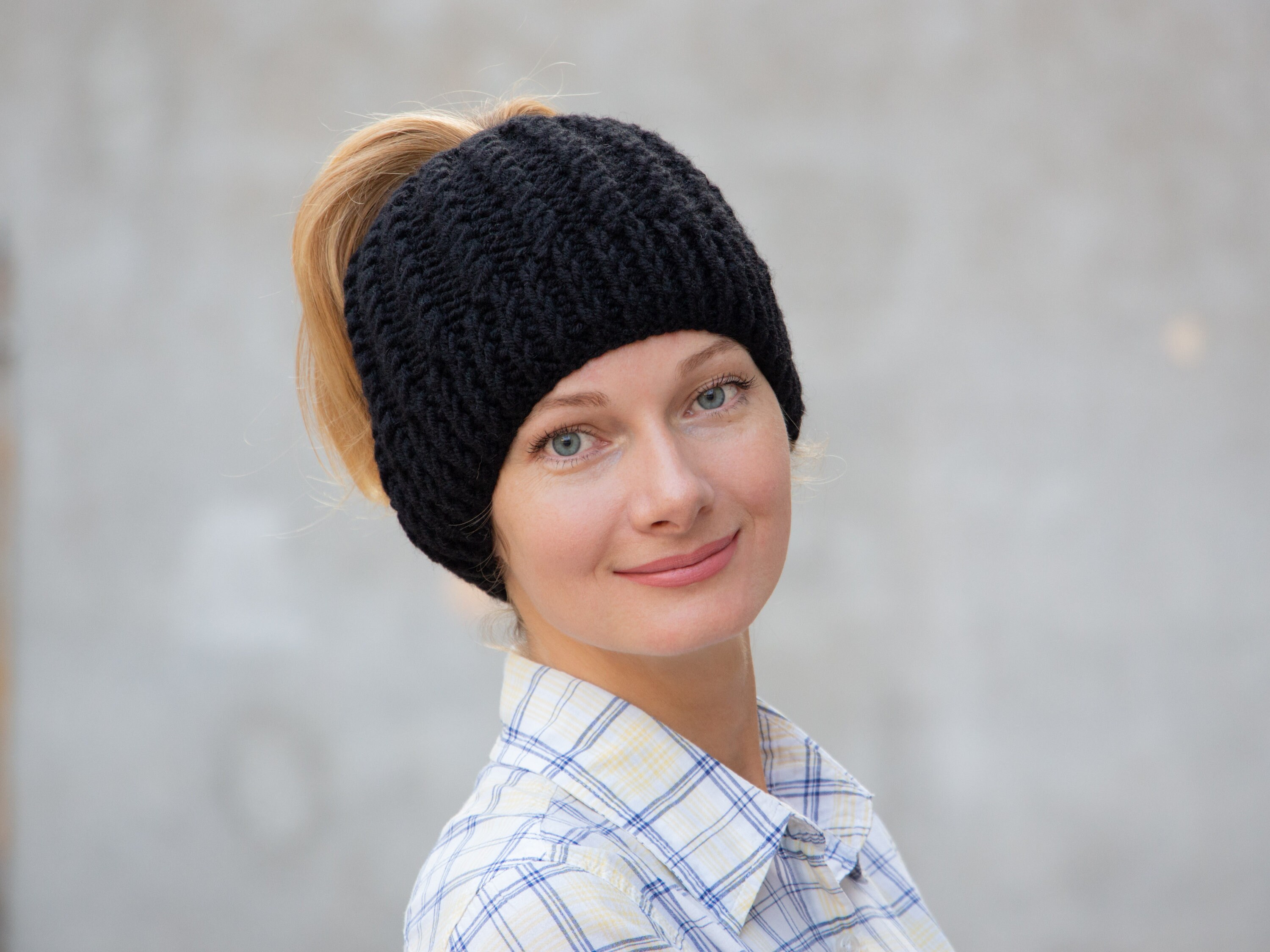 Bonnet D'Hiver Femme Avec Trou Pour Tresse - Tricoté En Acrylique, Modèle 5a, Garde La Tête Au Chaud