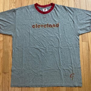 Nike Mens Short-Sleeve Cleveland Cavaliers T-Shirt (Grey, X-Large, XL)