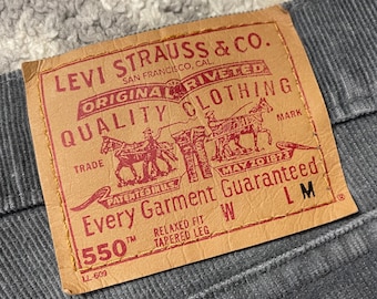 Vintage Levi's 550 Cordhose aus dem Jahr 2000, grau, locker geschnitten, schmal zulaufend, hergestellt in den USA, Damengröße 12 M
