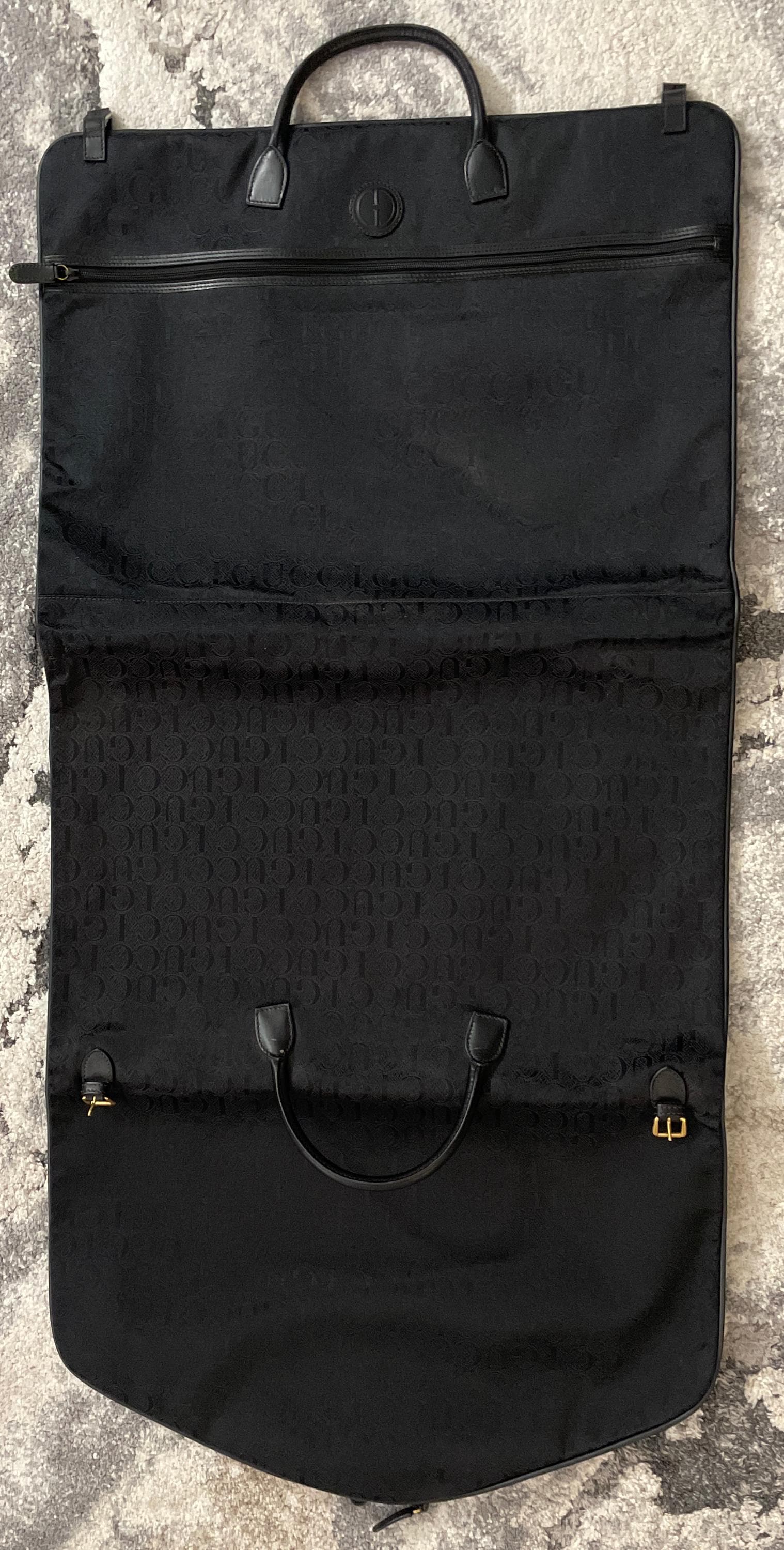大型ヴィンテージ Gucci 35×55cm デスク事務用品二折図面書類ホルダー Vintage GUCCI Foldable Garment Bag With Hanger (black, 011-39-3600