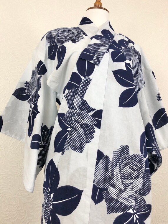 Vintage Japanese Kimono Robe - women’s clothing/co