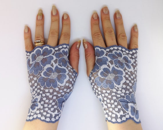 cream lace gloves