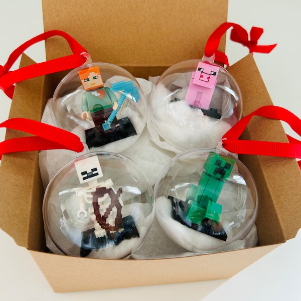 Adornos navideños con minifiguras inspiradas en Minecraft
