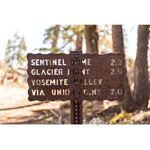 Yosemite Hiking Trail Signs Fotografia, Sentinel Dome, Glacier Point Mile Marker Sign Wall Decor / Yosemite Valley via Union Point