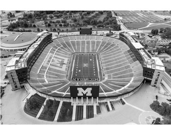 Vue aérienne en noir et blanc du stade du Michigan Photo | Photographie aérienne de l'Université du Manitoba | Université du Michigan, La Grande Maison | Ann Arbor, Michigan