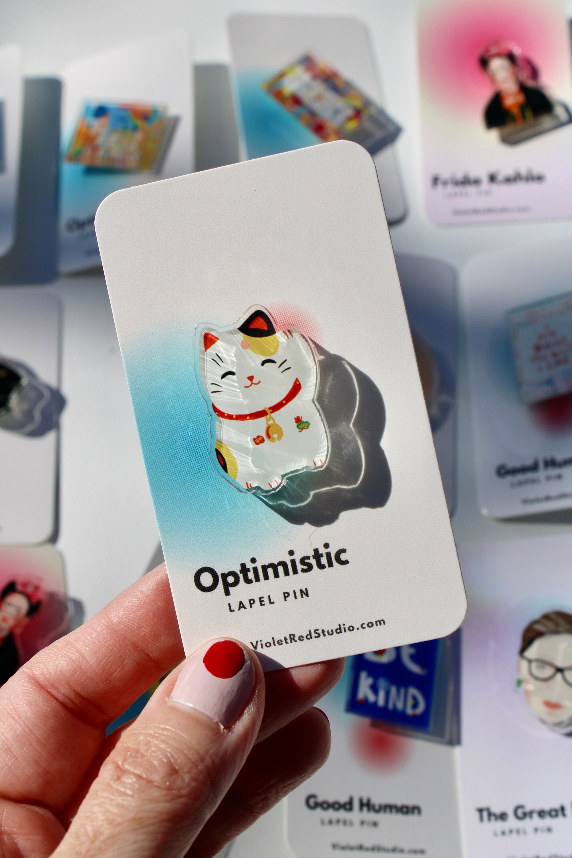 招き猫のピンバッジ：幸運のお守り、猫好きへの贈り物 - Etsy 日本