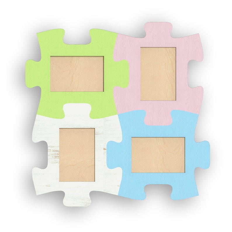 K&ouml;nnte beinhalten: Ein vier-teiliger Puzzle-Bilderrahmen mit einer hellgr&uuml;nen, hellrosa, hellblauen und wei&szlig;en Lackierung. Jeder Rahmen hat eine rechteckige &Ouml;ffnung f&uuml;r ein Foto.