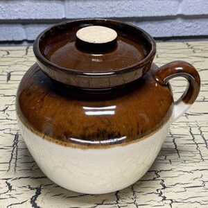 Olla de cocción lenta para frijoles VTG Robinson Ransbottom Pottery Co. con tapa y asa, Roseville, Ohio