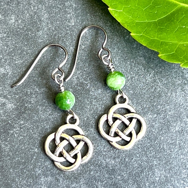 Hypoallergenic Celtic knot and forest green bead dangle earrings with niobium hooks, Irish medieval core jewelry, renaissance fair accessory