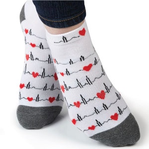 Calcetines EKG - Regalo de la Semana de las Enfermeras - Regalo de la Escuela de Enfermería - Graduación de Enfermería